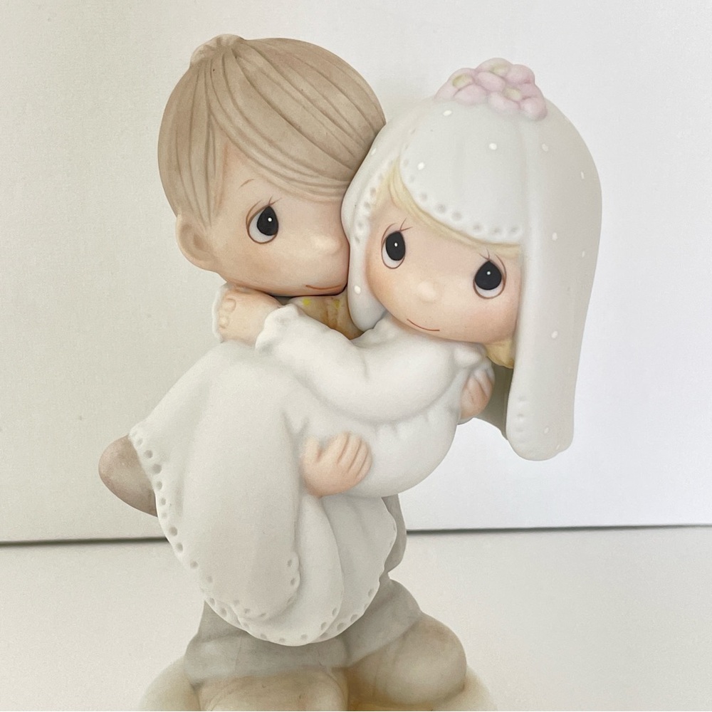 Vintage Precious Moments Bride and Groom Wedding Figurine “Bless You Two” - Picture 7 of 11